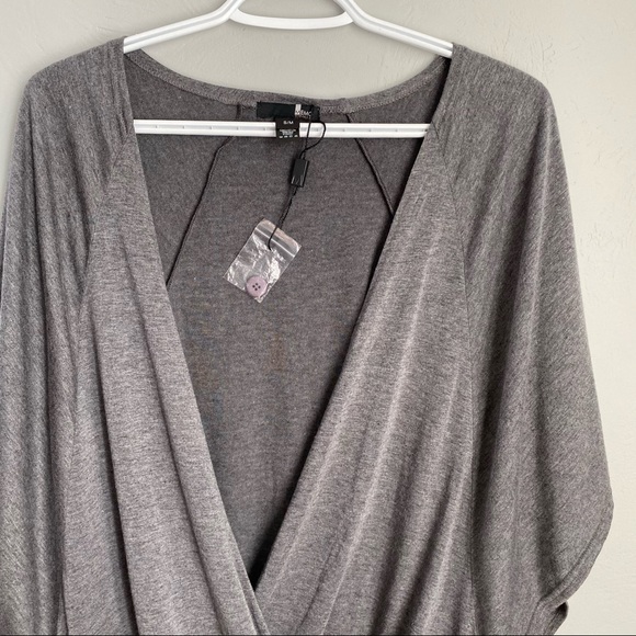 MEMO Grey Blouse with Gartered Bottom, Extra Button - Picture 3 of 10